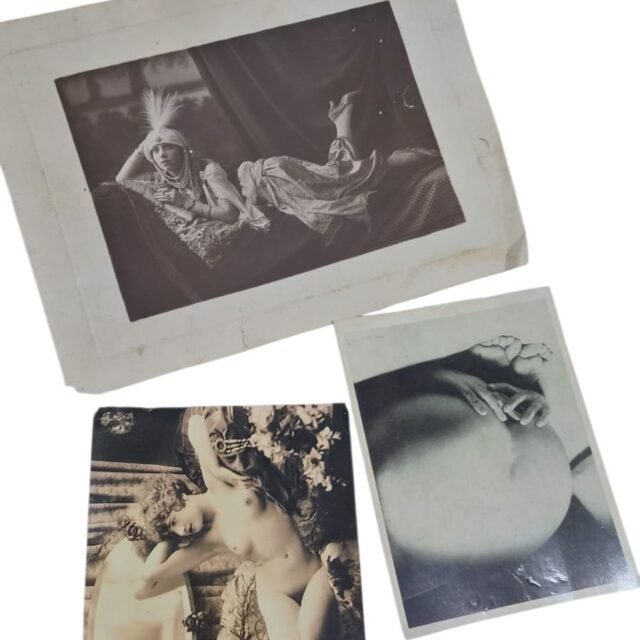 Trio com postais e fotografia antiga