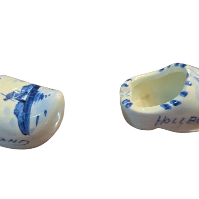 Par de sapatinhos holandeses de porcelana