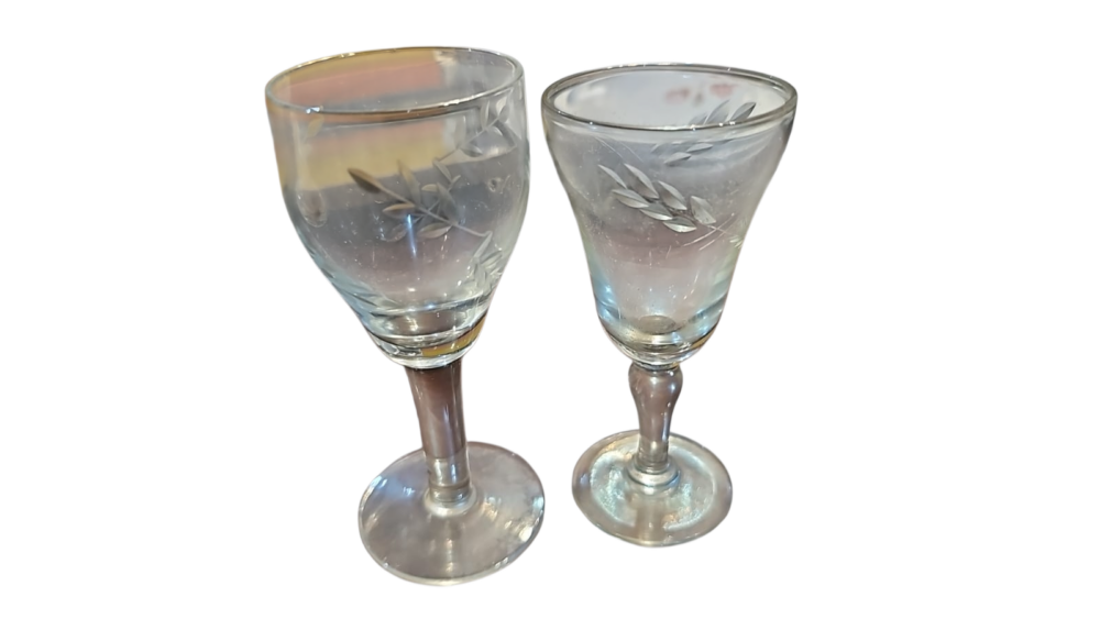 Par de taças de licor em cristal