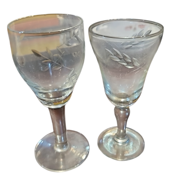 Par de taças de licor em cristal