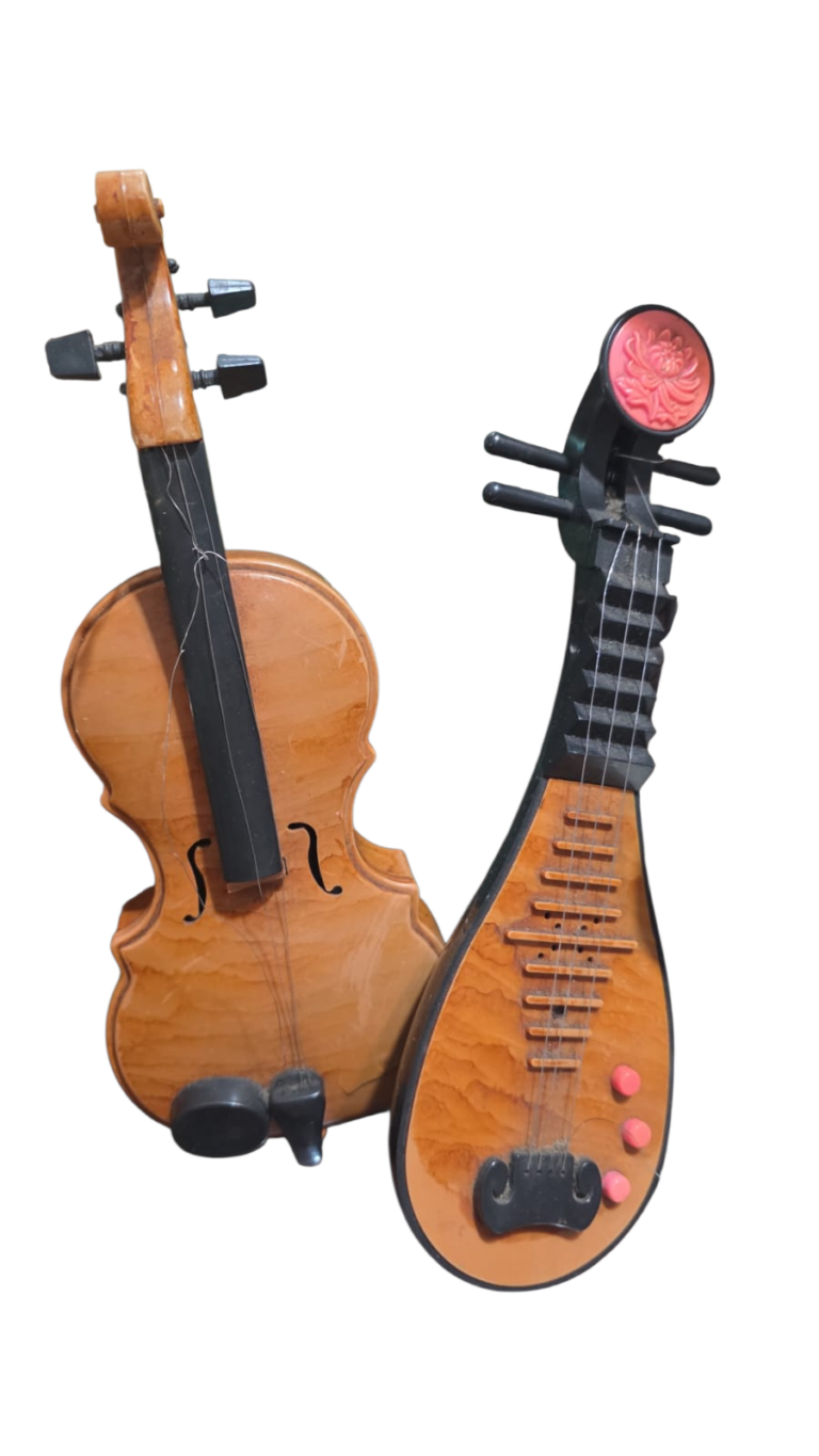 Par de instrumentos musicais em plástico rígido