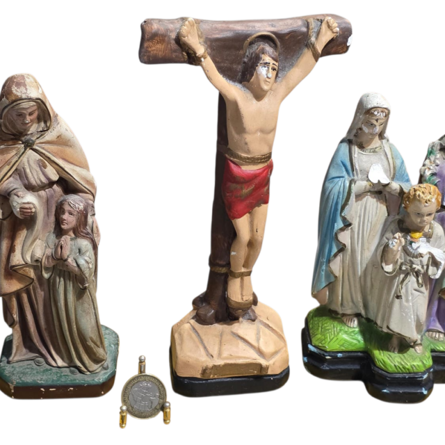 Trio de imagens religiosas de gesso