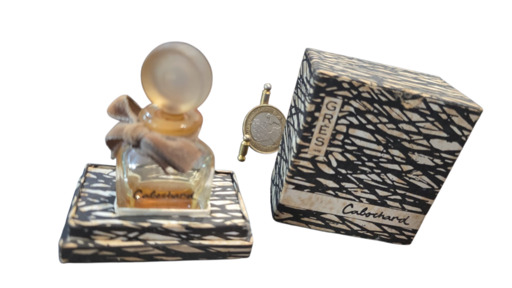 Frasco de perfume antigo com caixa