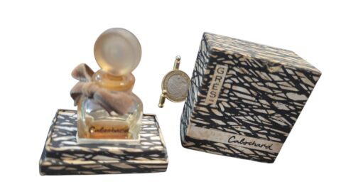 Frasco de perfume antigo com caixa