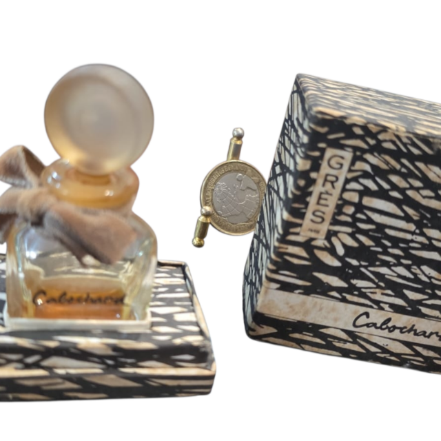 Frasco de perfume antigo com caixa