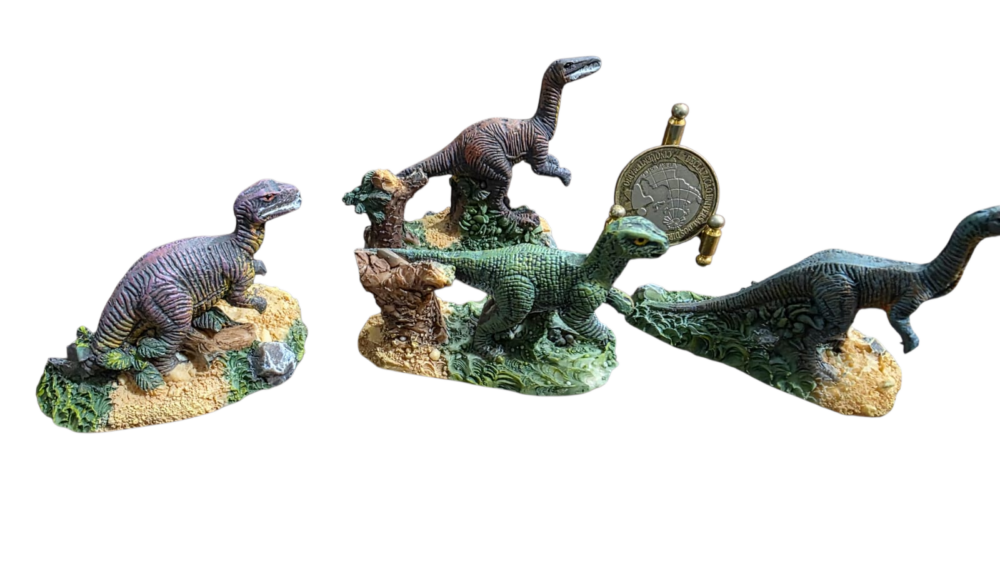 Quarteto de dinossauros de resina