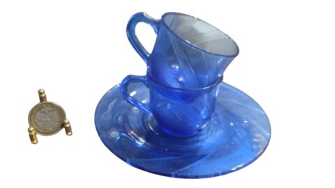 Duas xícaras de café e um pires