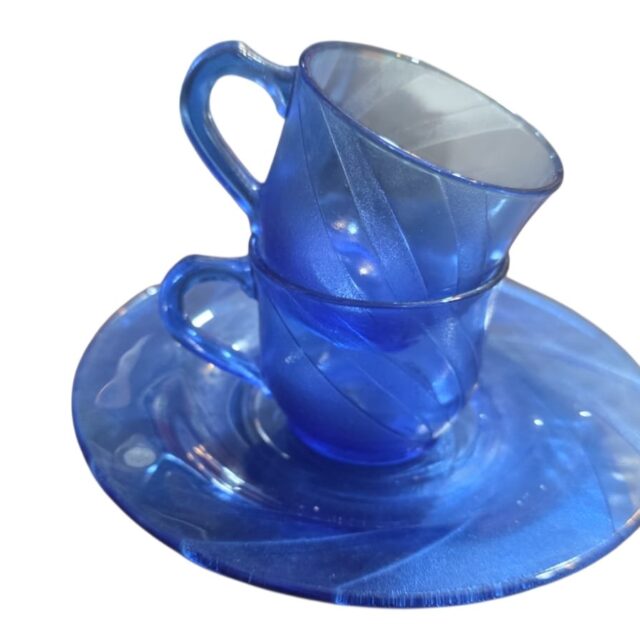 Duas xícaras de café e um pires