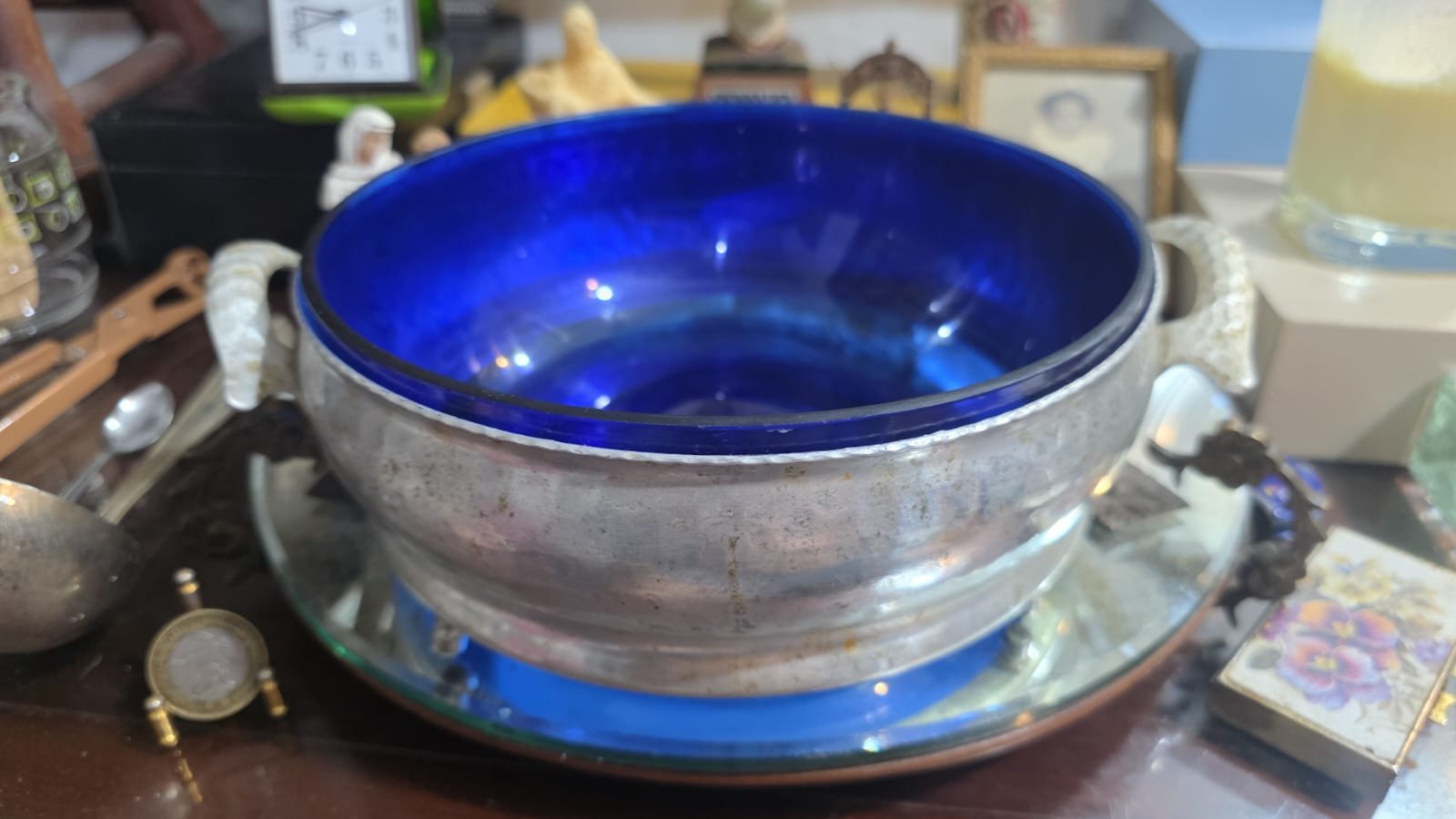 Antigo drageoir, um tipo de recipiente decorativo usado para guardar confeitos ou doces - Imagem 2