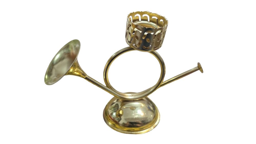 Castiçal corneta em dourado metal