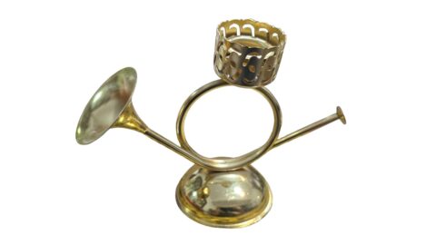 Castiçal corneta em dourado metal
