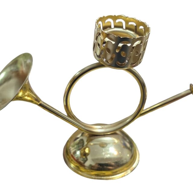 Castiçal corneta em dourado metal