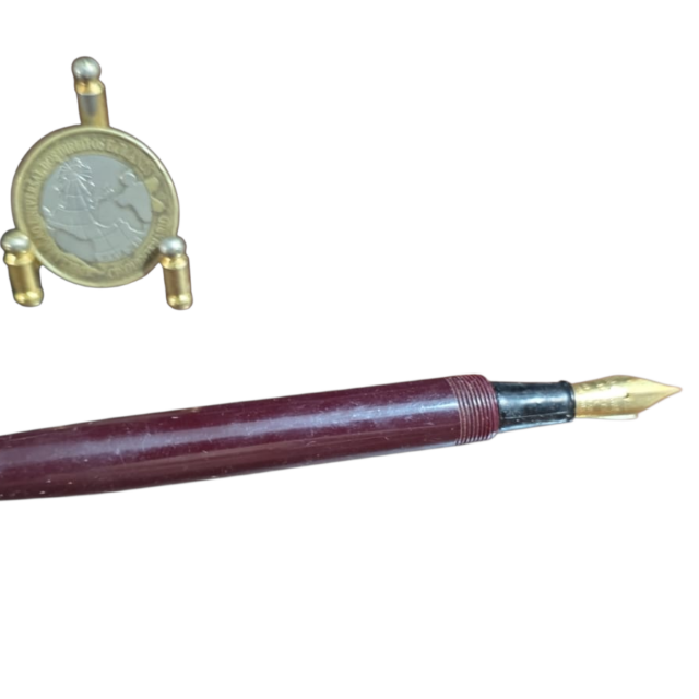 Antiga elegante caneta bico de pena