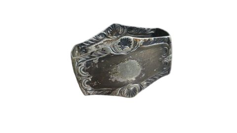 Elegante e antigo porta guardanapo espessurado a prata
