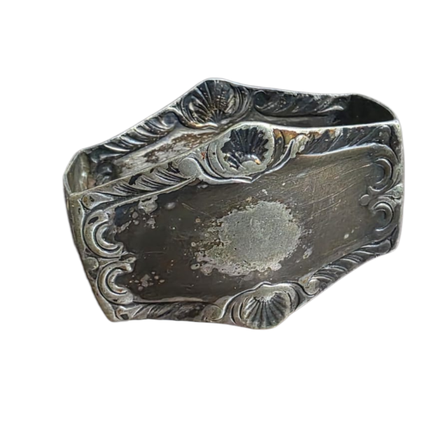 Elegante e antigo porta guardanapo espessurado a prata