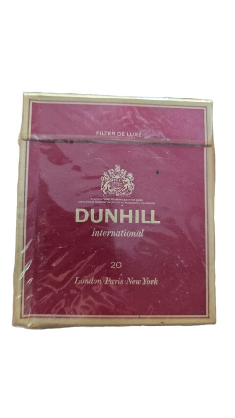 Antiga caixa de cigarros importados colecionável, ainda lacrada