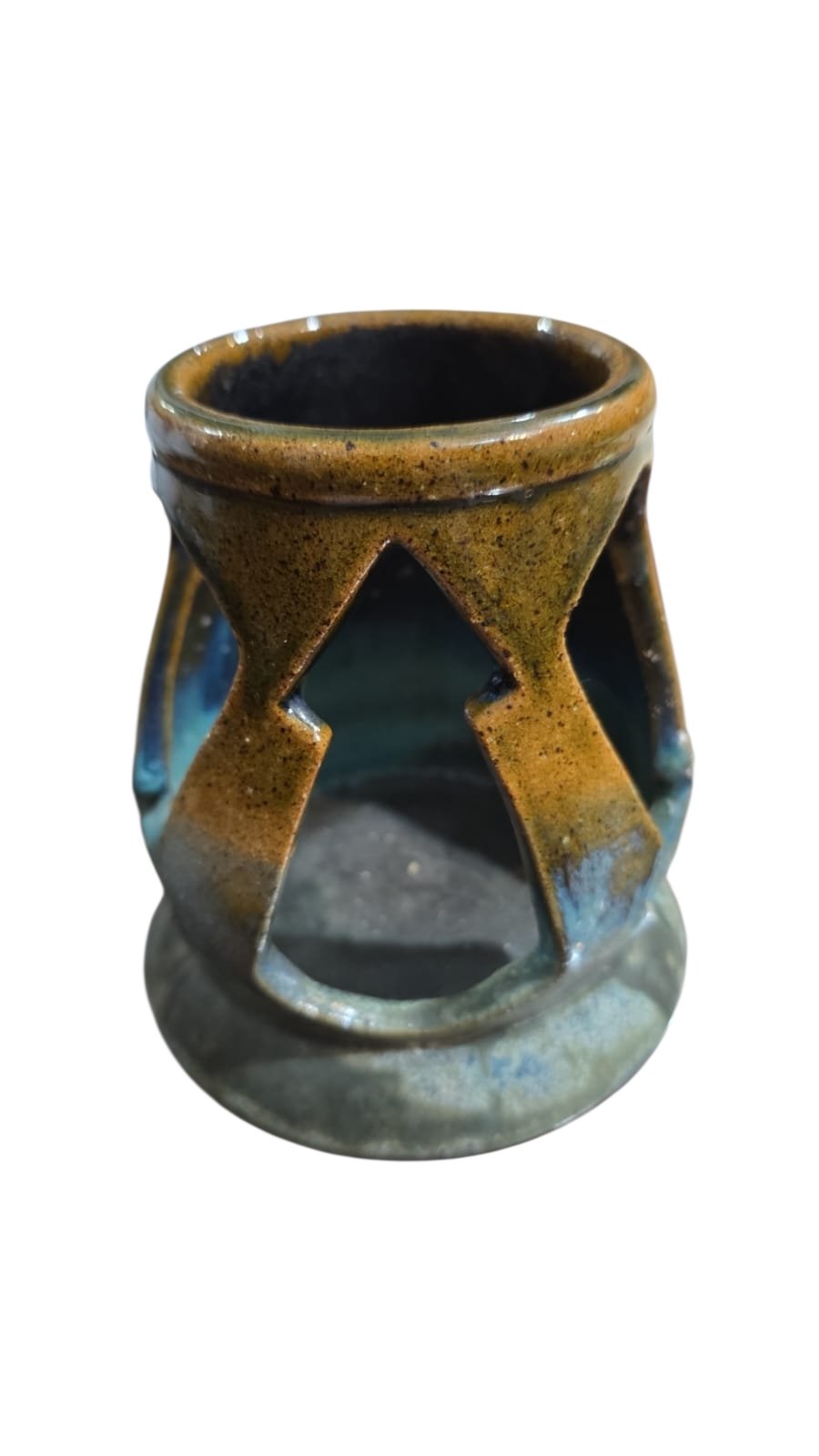 Item de cerâmica artesanal, assinado