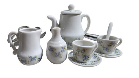 Belo conjunto de miniaturas de porcelana pintado a mão