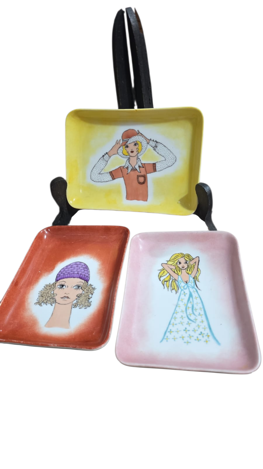 Trio de antigas bandejas de porcelana com bela arte pintada a mão