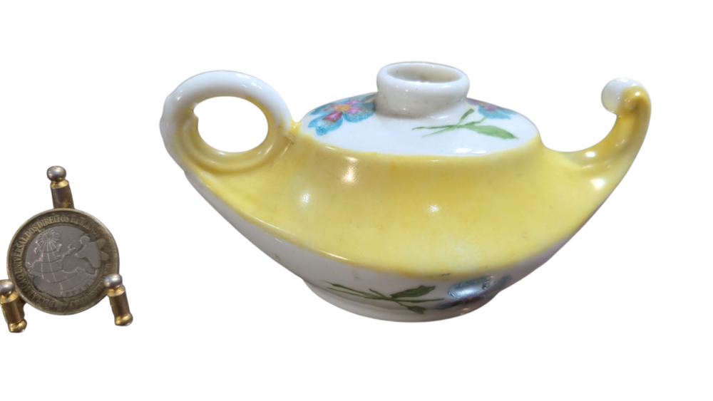 Lâmpada de porcelana, motivos florais pintados a mão