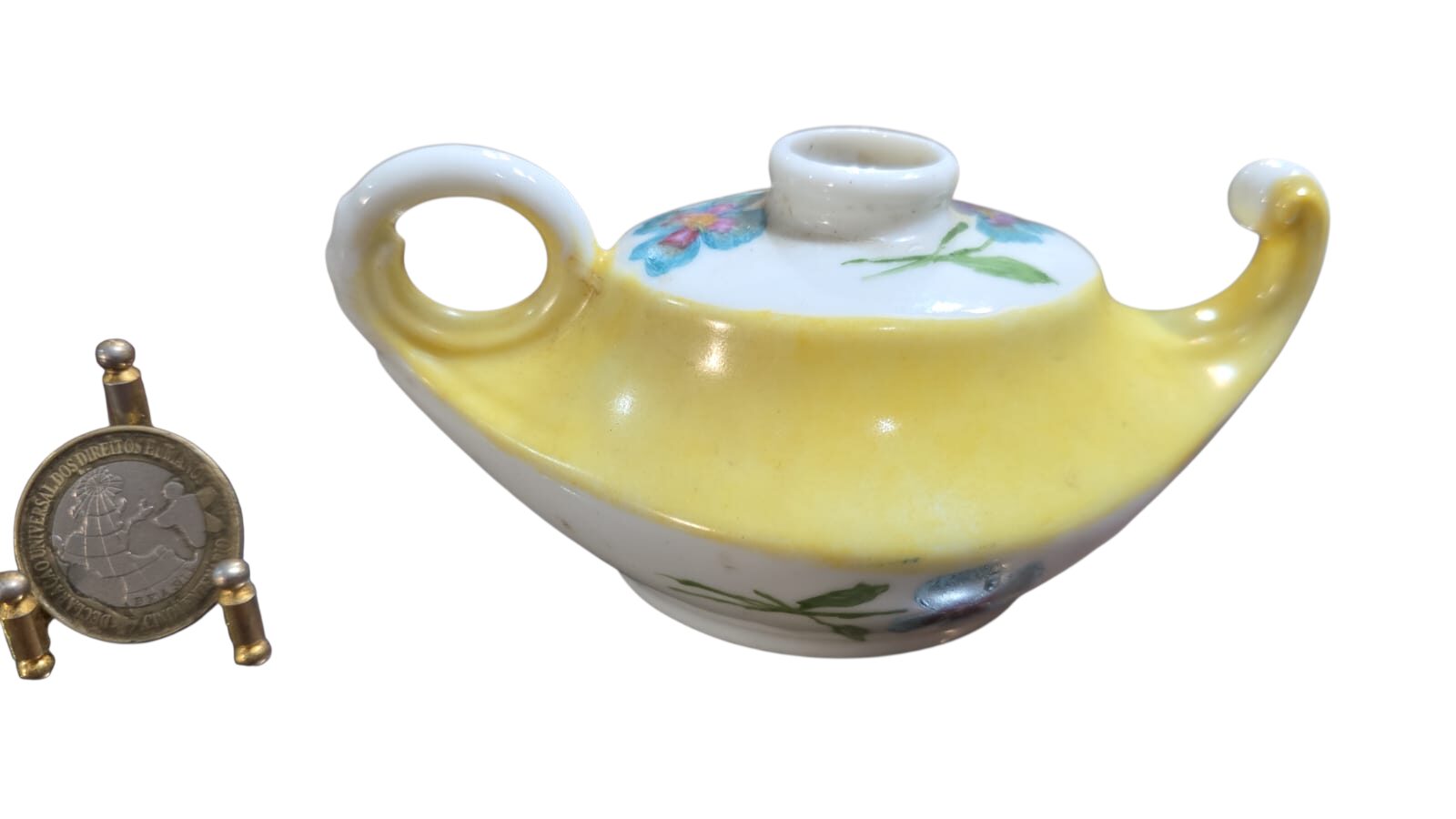 Lâmpada de porcelana, motivos florais pintados a mão