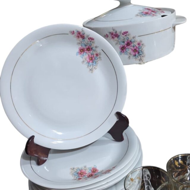 Conjunto de porcelana Renner, motivos florais