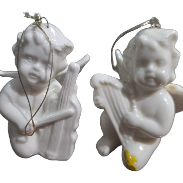Par de anjos de pendurar de porcelana
