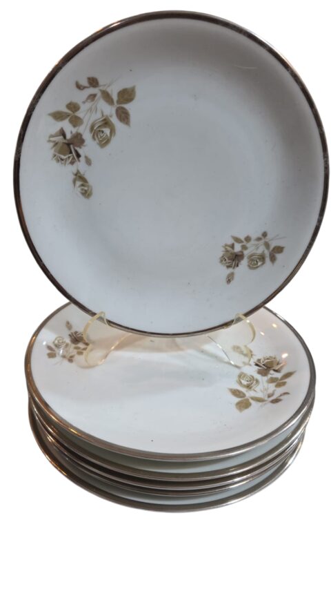 Pratos de sobremesa porcelana Renner, motivos florais. (valor unitário)