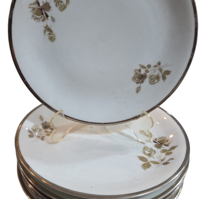 Pratos de sobremesa porcelana Renner, motivos florais. (valor unitário)