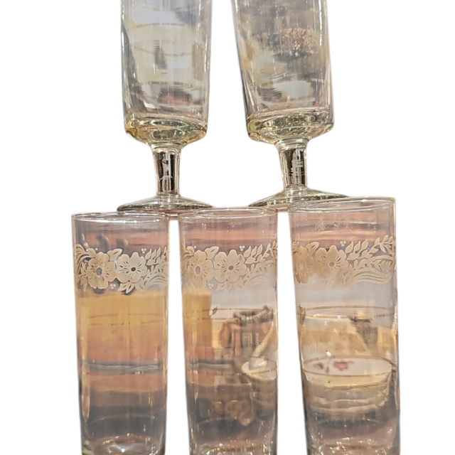 Taças de cristal com bela arte de motivos florais