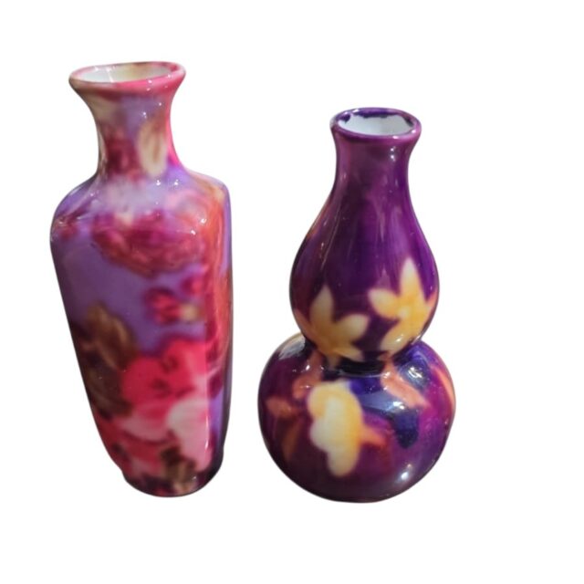 Par de vasinhos de porcelana com bela arte