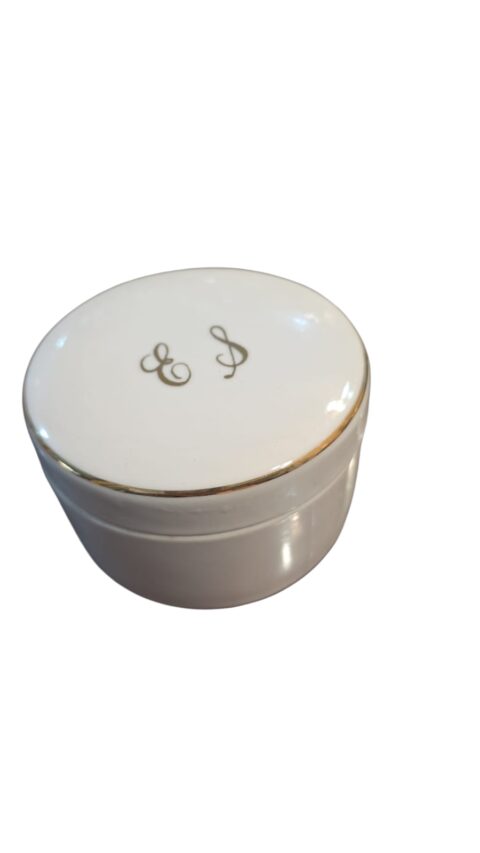Potiche de porcelana com letras e filetes de ouro