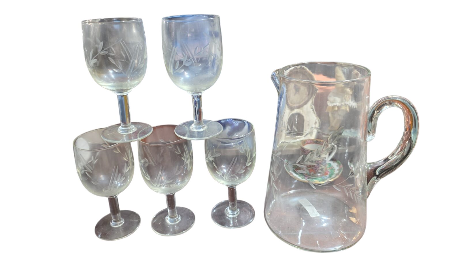 Conjunto de cristal com lapidações vegetalistas