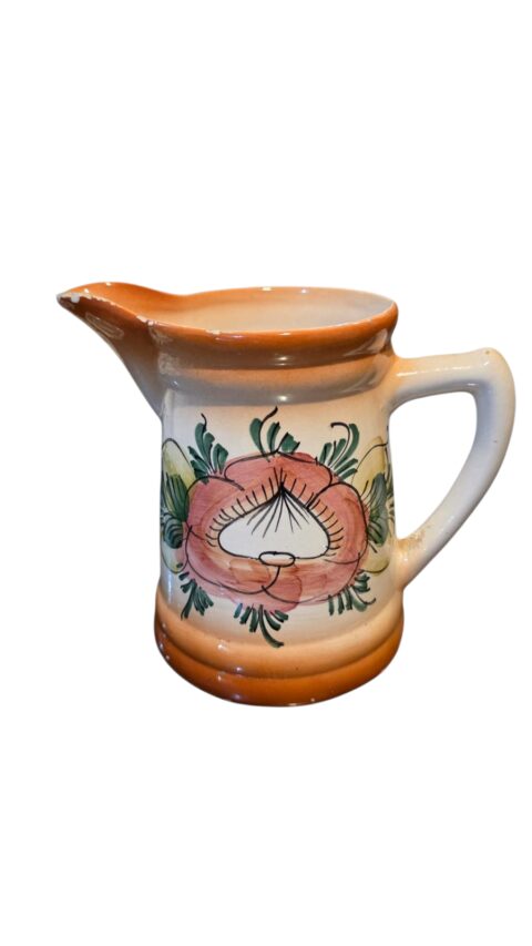 Antiga jarra de louça pintada à mão
