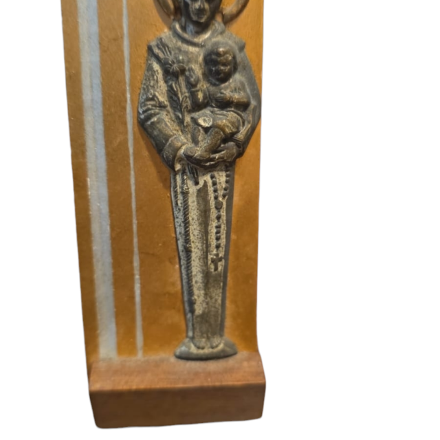 Sacro antigo, metal e madeira