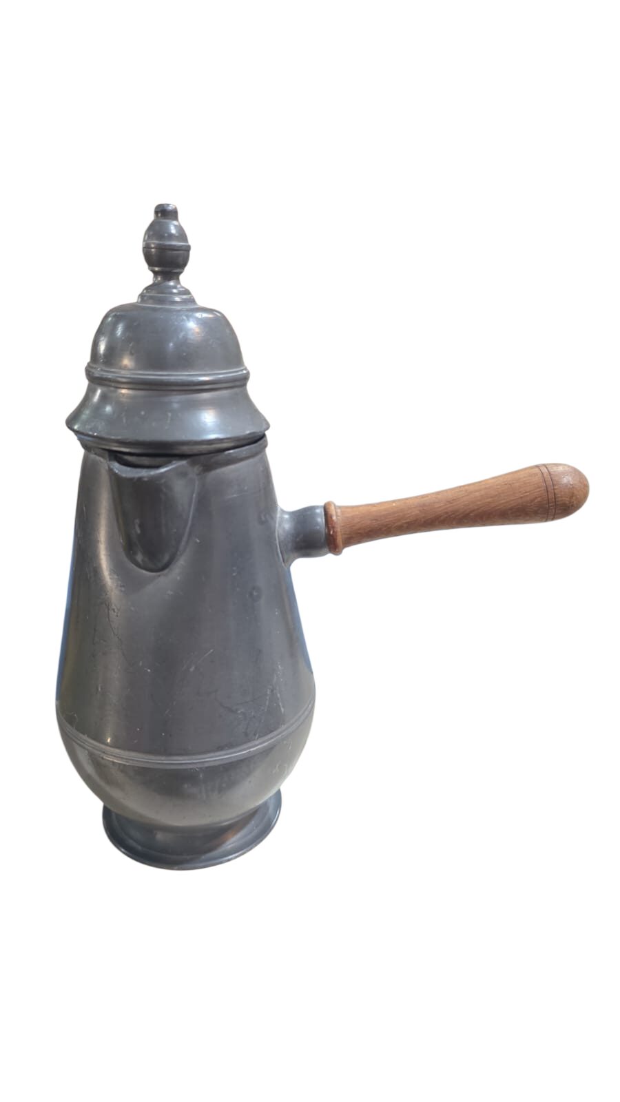 Antigo bule de café em estanho com cabo de madeira