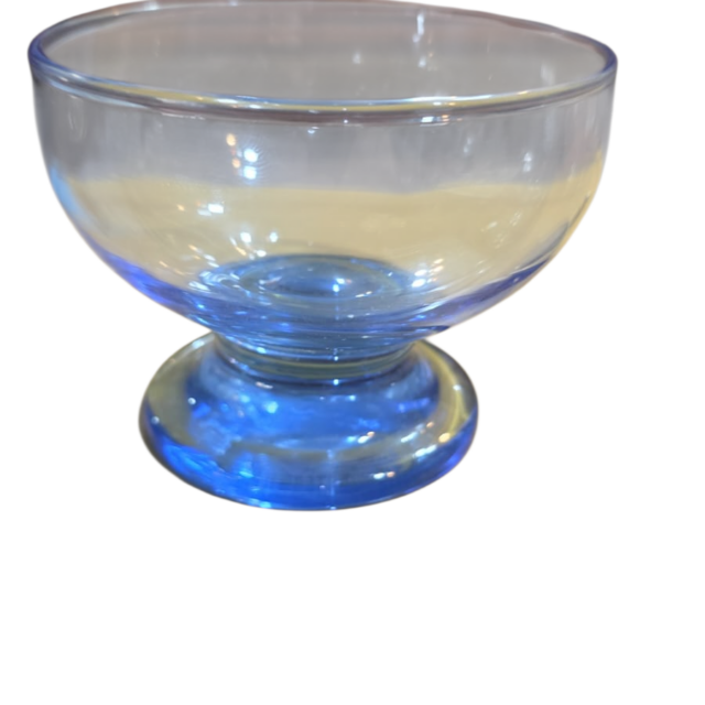 Antiga taça de sobremesa com belo tom azulado