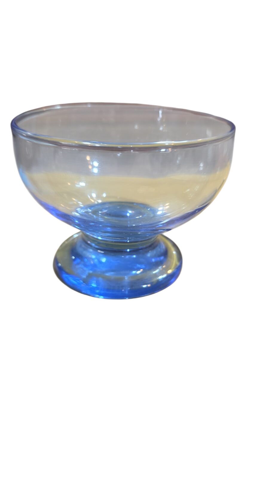 Antiga taça de sobremesa com belo tom azulado