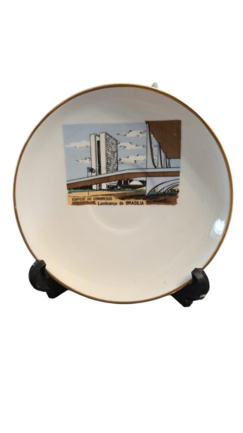 Porcelana Condessa, com arte de Brasília