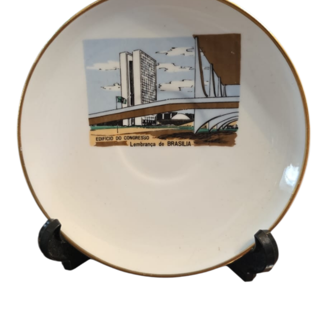 Porcelana Condessa, com arte de Brasília