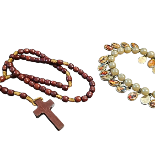 Par de itens religiosos