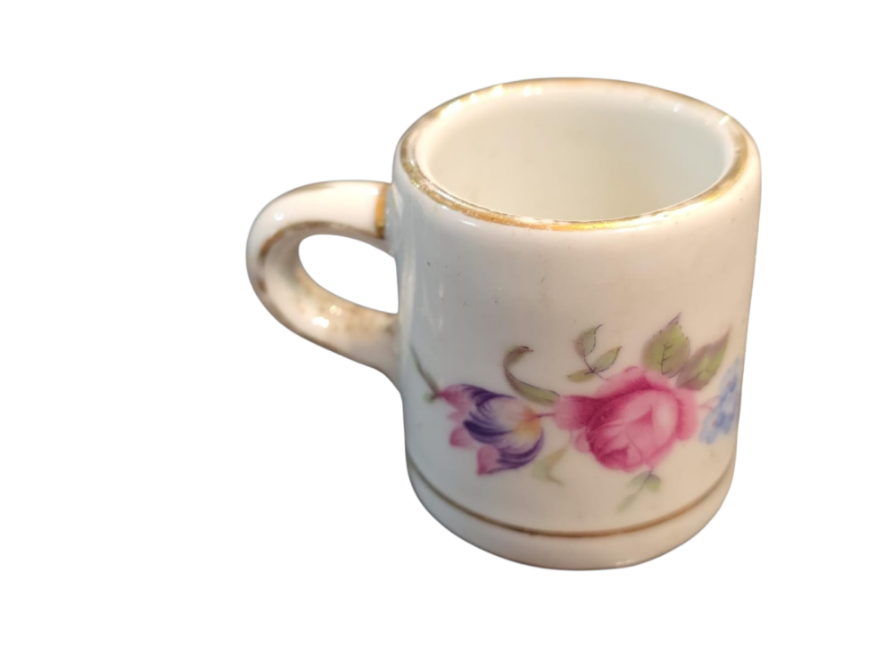Antiga canequinha de porcelana