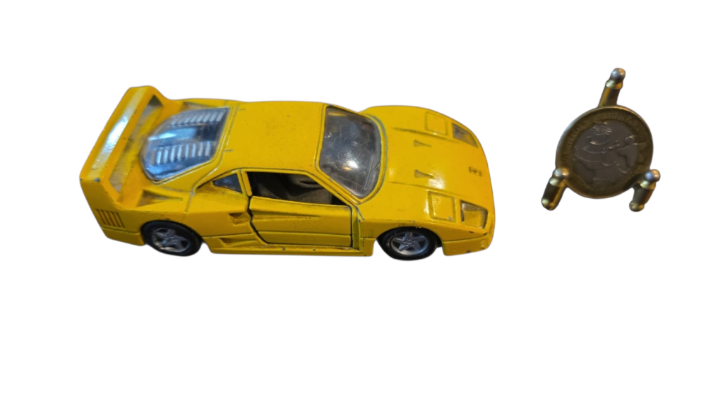 Ferrari amarela Maisto