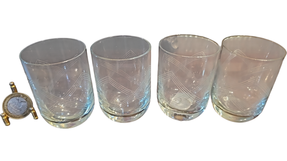 Copos de cristal com belas lapidações