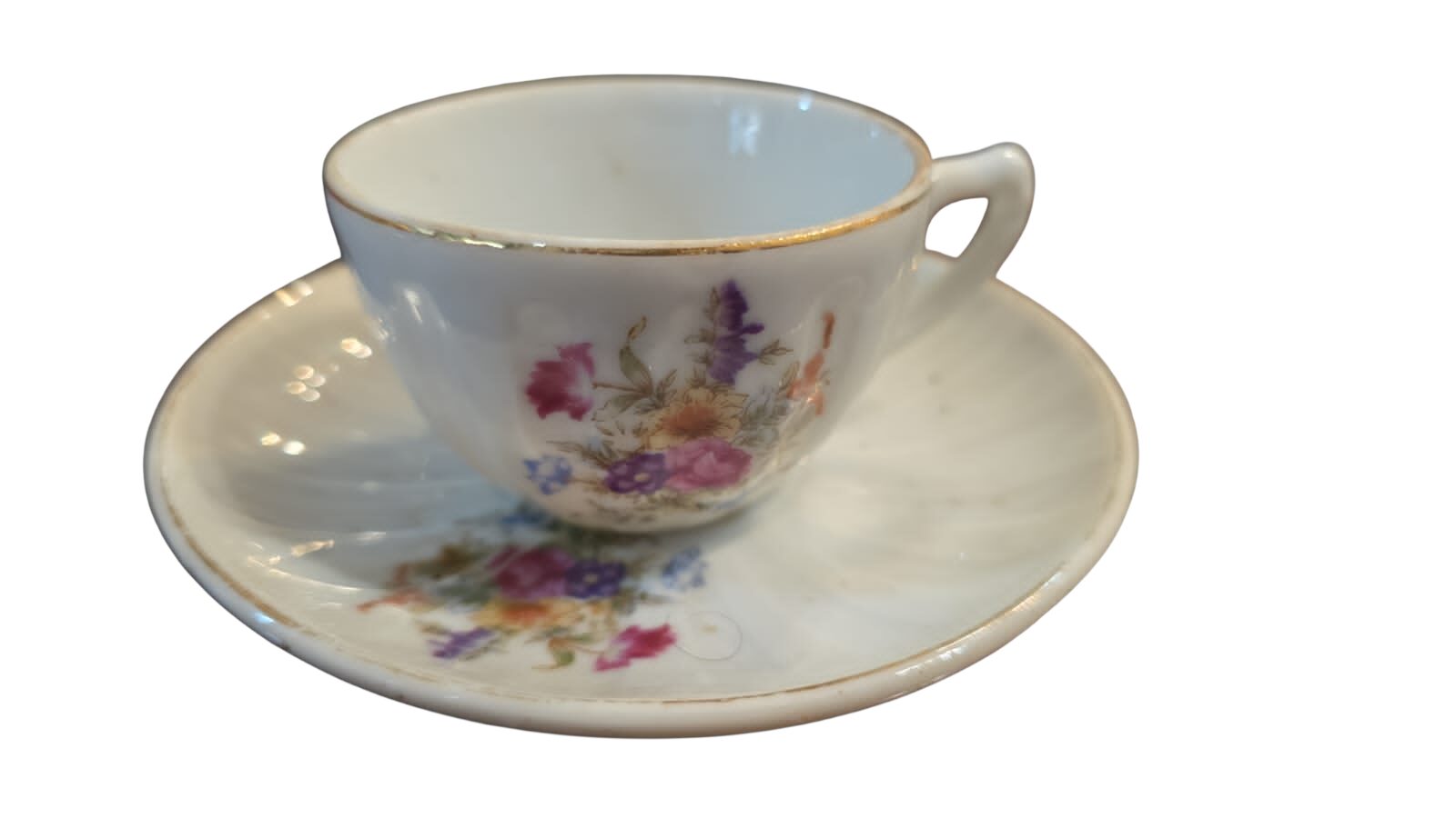 Antiga xícara de porcelana canelada