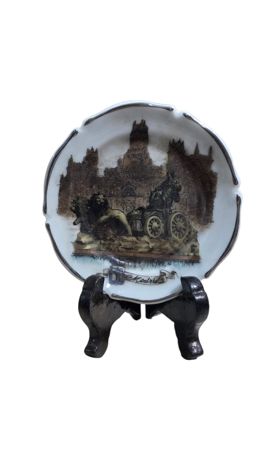 Souvenir de Madrid em porcelana espanhola com figura de Biga Romana