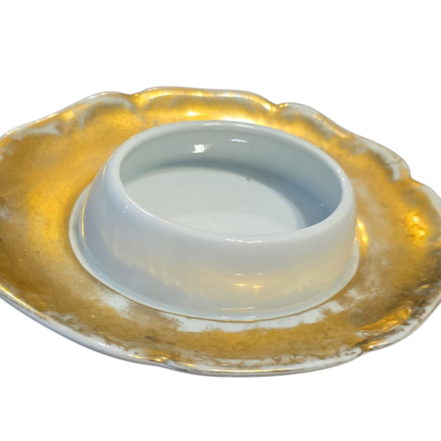 Manteigueira ou molheira de porcelana