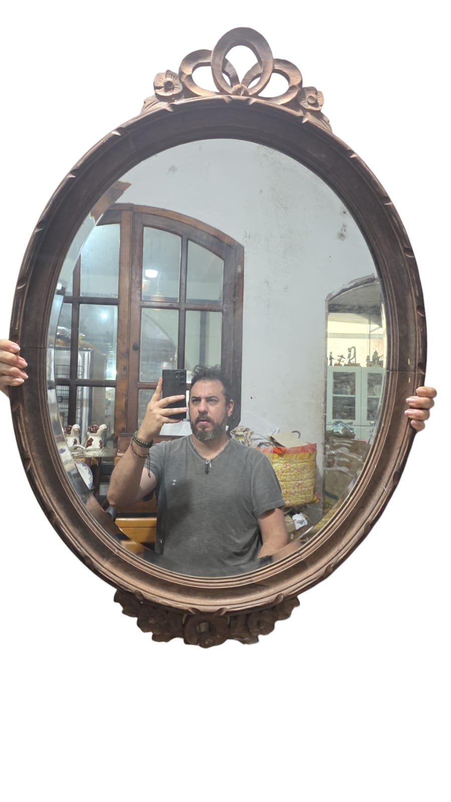 Enorme espelho bisotado de madeira