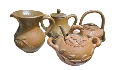 Conjunto de cerâmica artesanal antigo