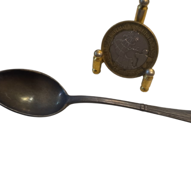 Antiga colher espessurada a prata